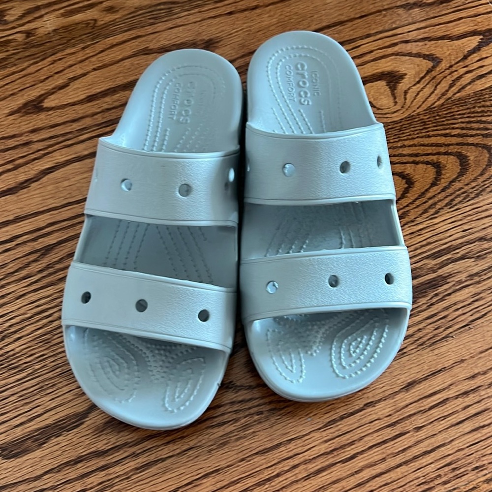 EUC Gray Croc Sandals